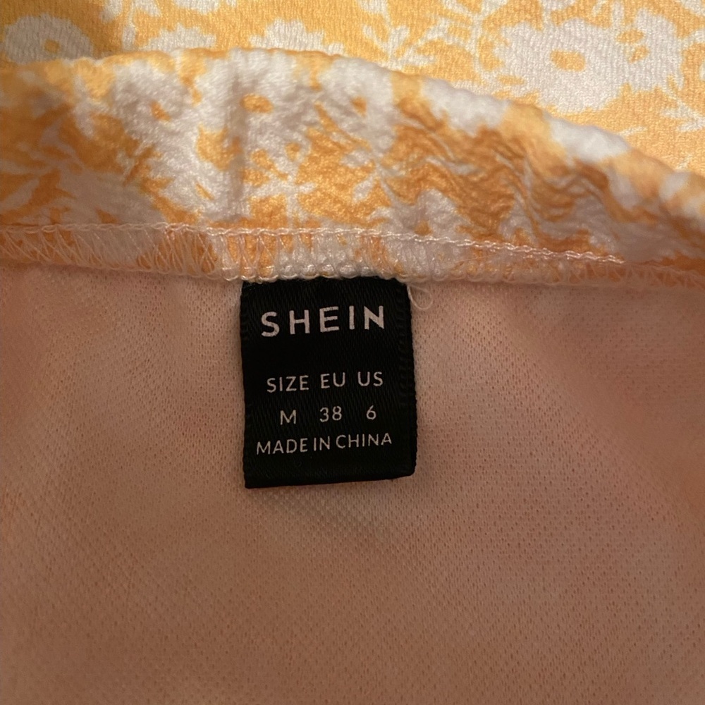Yellow flower pattern shein skirt - Picture 3 of 3